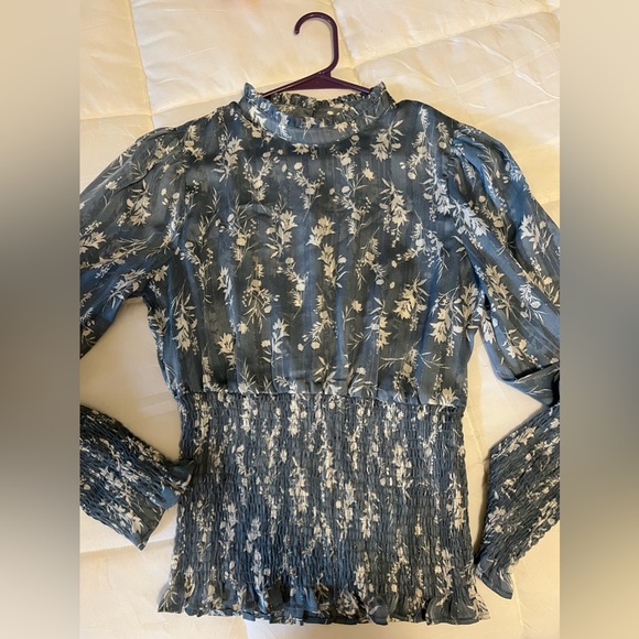🎃🎃 Illa Illa Long sleeved shimmery sheer Shirt Blouse Size Medium - Picture 1 of 2